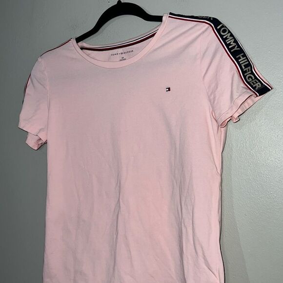 TOMMY HILFIGER
Women's Flag Logo T-Shirt - Picture 4 of 6